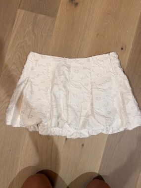 Zara Cream/White Bubble Skirt, Mini, Side Zipper - Large